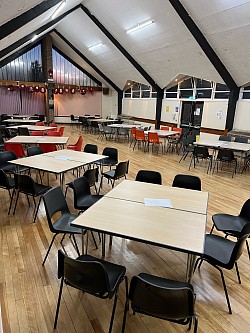 Quiz night table layout for 100 people